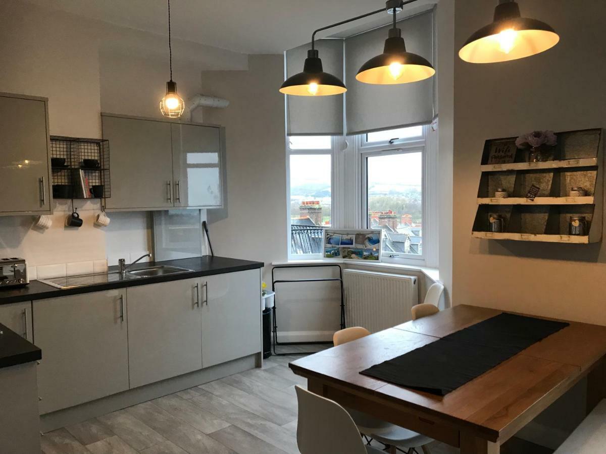 Апартаменты Wight View, Flat 2 Rosslyn House Суонидж Экстерьер фото