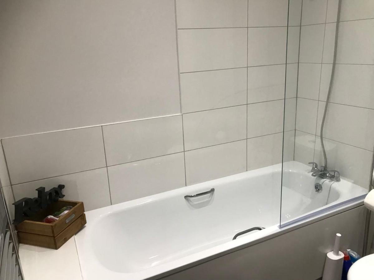 Апартаменты Wight View, Flat 2 Rosslyn House Суонидж Экстерьер фото