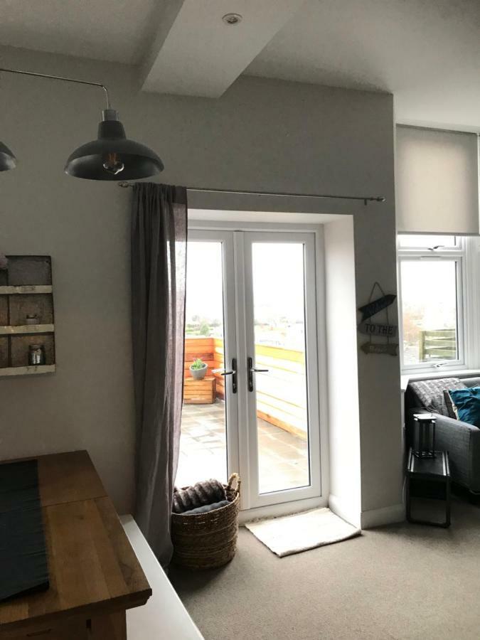 Апартаменты Wight View, Flat 2 Rosslyn House Суонидж Экстерьер фото