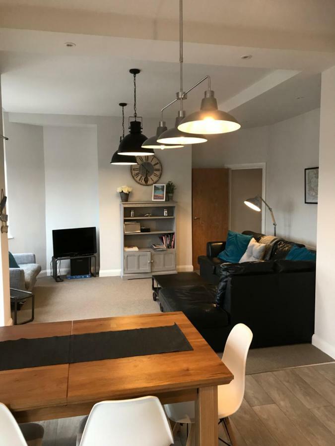 Апартаменты Wight View, Flat 2 Rosslyn House Суонидж Экстерьер фото