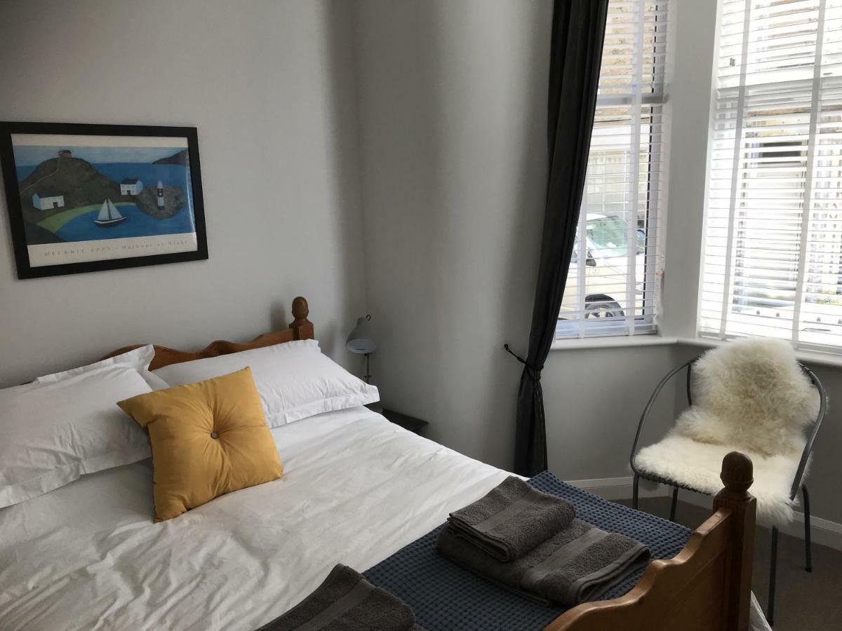 Апартаменты Wight View, Flat 2 Rosslyn House Суонидж Экстерьер фото