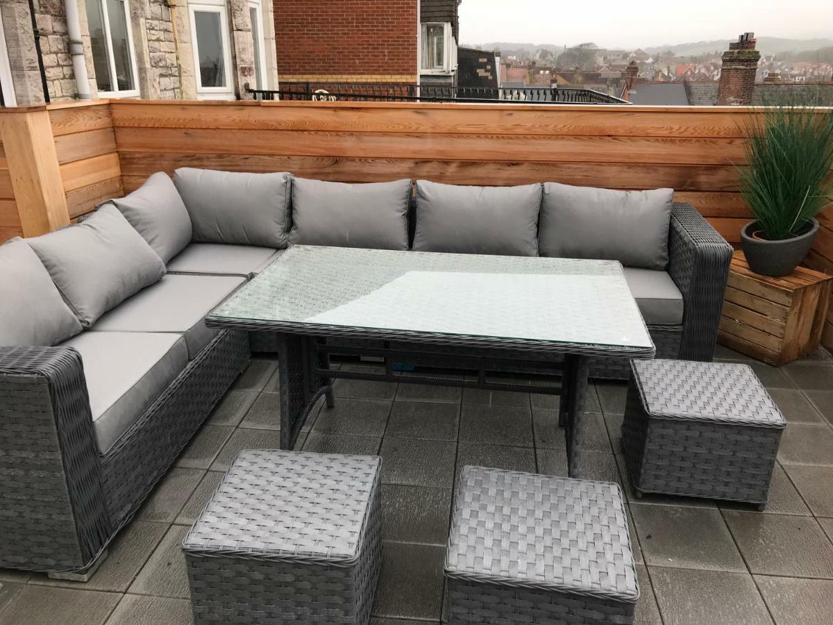 Апартаменты Wight View, Flat 2 Rosslyn House Суонидж Экстерьер фото
