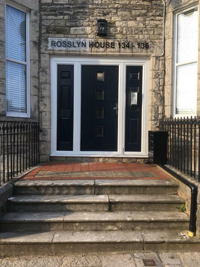 Апартаменты Wight View, Flat 2 Rosslyn House Суонидж Экстерьер фото